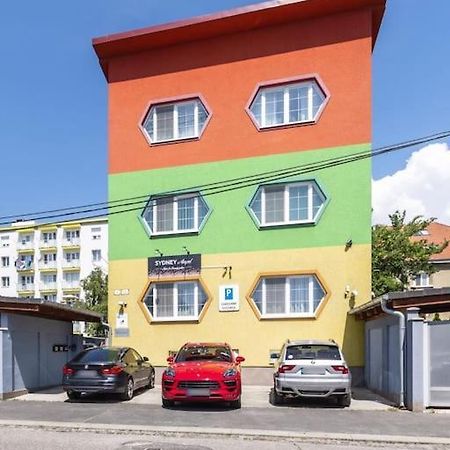 Cozy Apartment Near Hockey & Football Arena Pozsony Kültér fotó