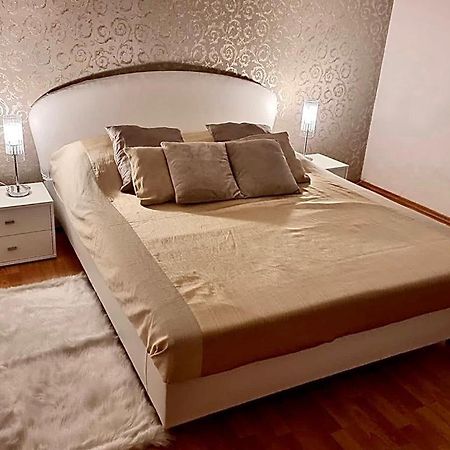 Cozy Apartment Near Hockey & Football Arena Pozsony Kültér fotó