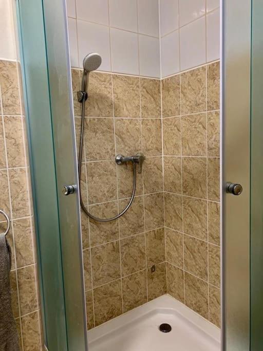Cozy Apartment Near Hockey & Football Arena Pozsony Kültér fotó