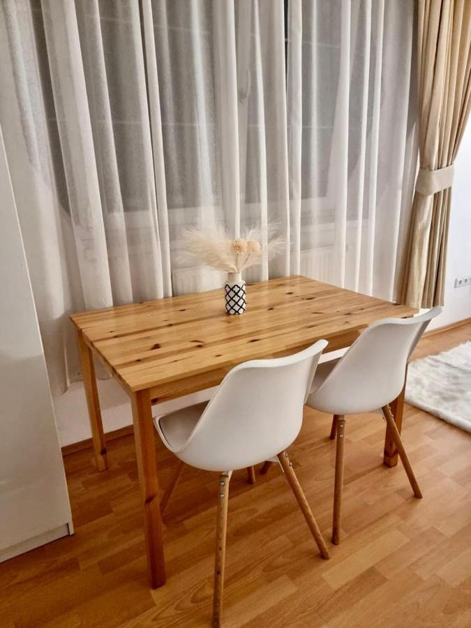 Cozy Apartment Near Hockey & Football Arena Pozsony Kültér fotó